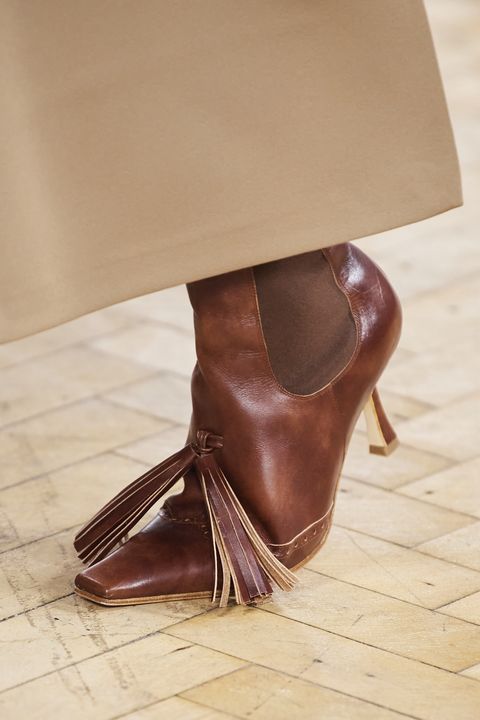 Brown high heel boots by A.W.A.K.E
Botas marrón de mujer con tacón alto