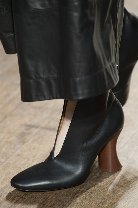 high heleed ankle boots black leather by Petar Pretov
Botín de tacón alto en negro y marrón de Peter Pretov