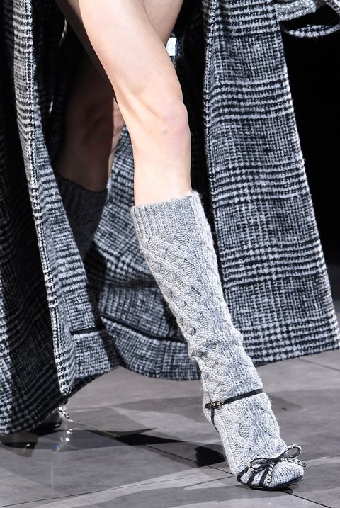 Black Open  Stilettos with Gray Wool Socks |
 Dolce Gabbana | Milan Fashion Week | Fall-Winter 2020-21
Stilettos Abiertos con Calcetines Grises de Lana |
 Semana de la Moda de Milano | Otoño-Invierno 2020-21