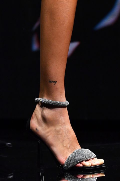 Open sandal in silver by Versace | Milan Fashion Week | Fall-Winter 2020-21