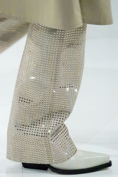 Pointy white shoes by Bottega Vennetta | Botas blancas puntifinas de Bottega Vennetta