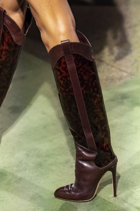 Stiletto boots in brown leather and animal print  by Brandon Maxwell  / Botas con stiletto en marrón y estampado de animal de Brandon Maxwell 