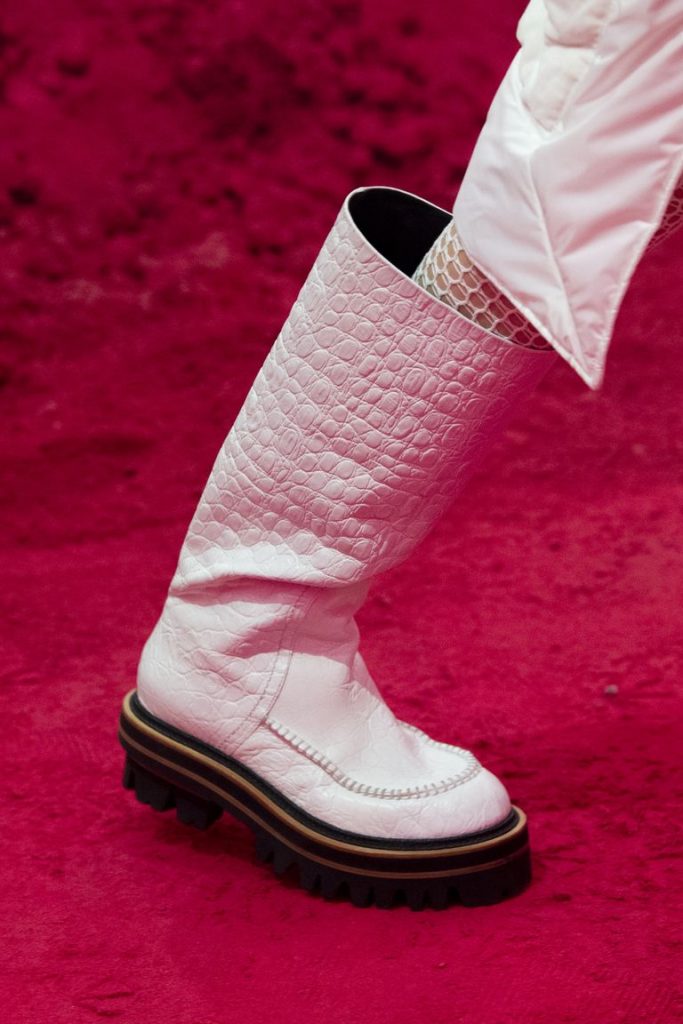 White boots by Moncler | Botas blancas de Moncler