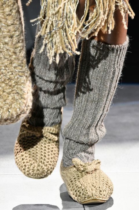 Beige embroidery shoes by Dolce&Gabbana | Zapatos con punta de tejido crochet de Dolce&Gabbana