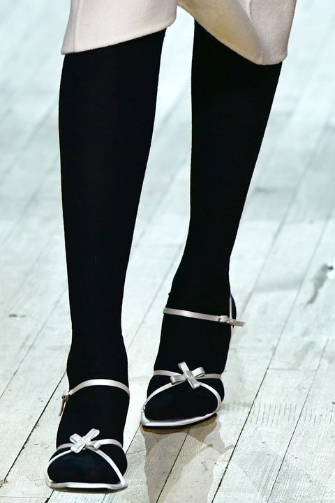 Gray sandals with stilettos by Marc Jacob / sandalias de tiras finas grises con stiletto