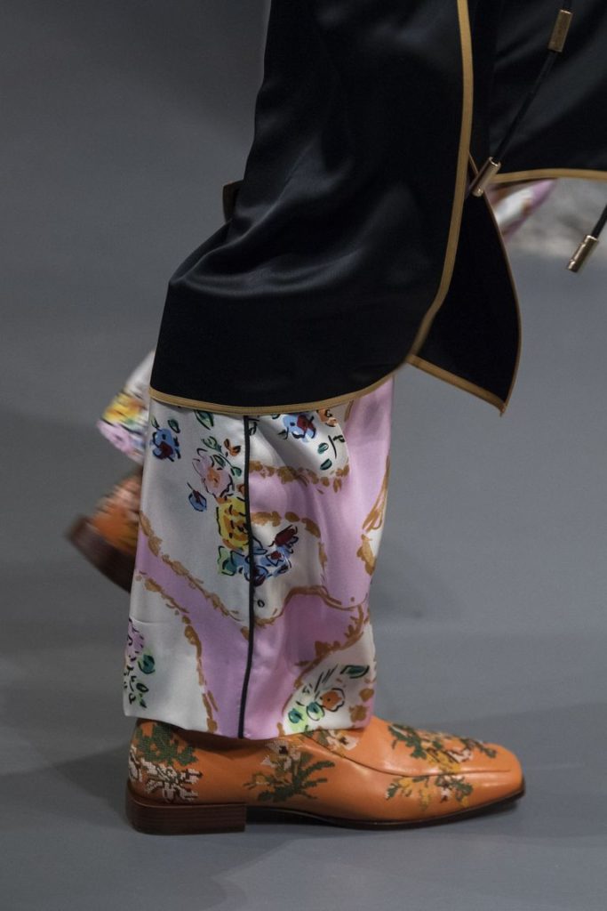 Printed flower and brown ankle boot by Tory Burch / botines de piel marrón con estampado de flores