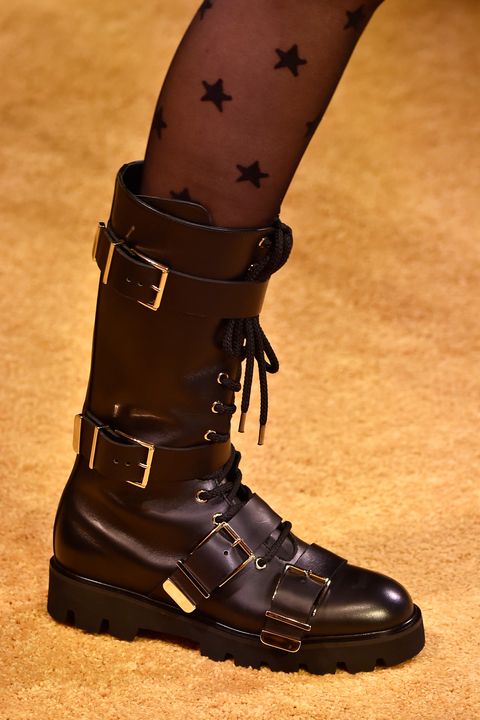 Black leather ankle boot with four buckles by Zimmermann / botines en piel negra con cuatro hebillas laterales y cordones