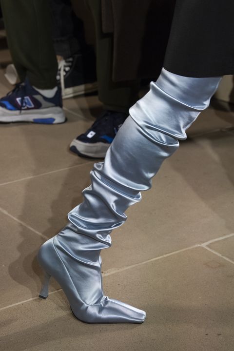 gray high heel over-the-knee boots | botas sobre las rodillas con tacón alto en gris 