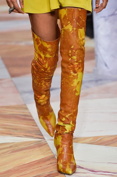 orange and yellow high heel over-the-knee boots | botas sobre las rodillas con tacón alto en naranaja y amarillo