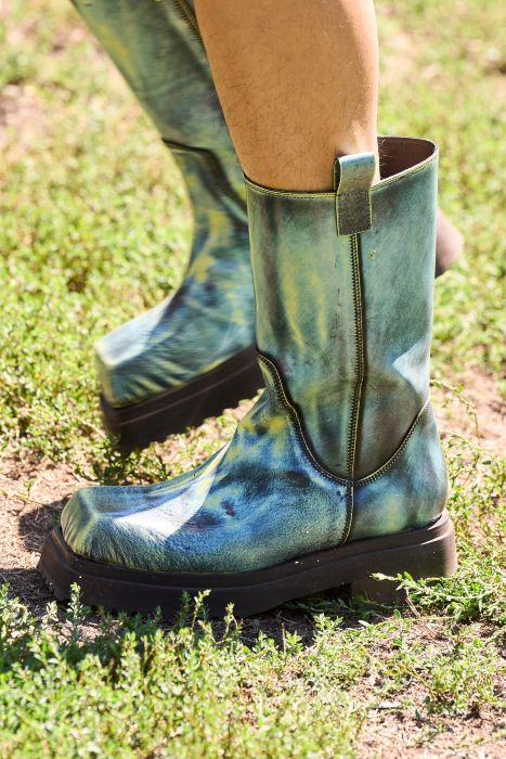 Eckhaus Latta blue boot. Spring Summer 2023. Bota azul, primavera-verano 2023
women shoes. zapatos de mujer
