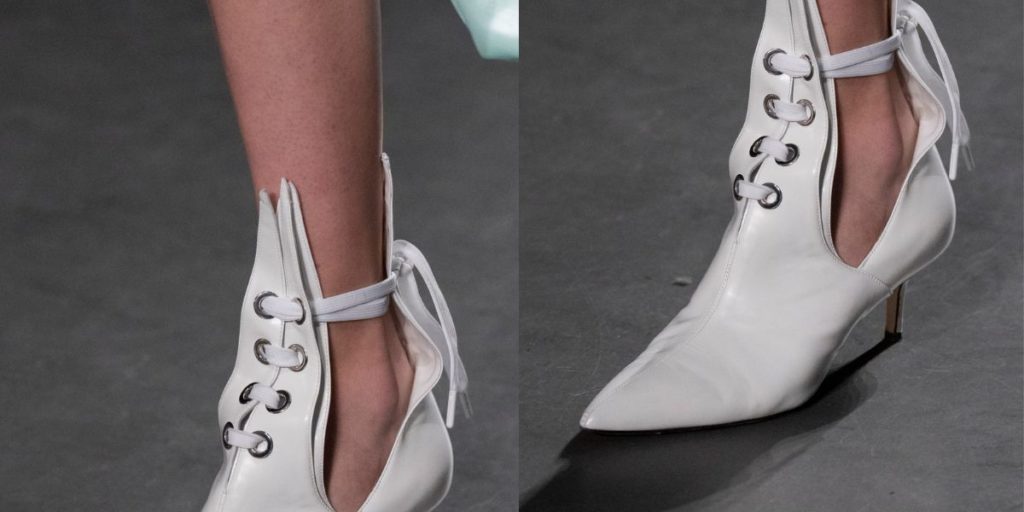 White pump heels Women Shoes Spring-Summer 2023 London Fashion Week Zapatos punta fina y tacones mujer