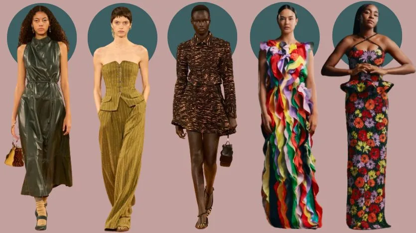 cinco modelos femeninas caminan en la pasarela con vestidos de colores